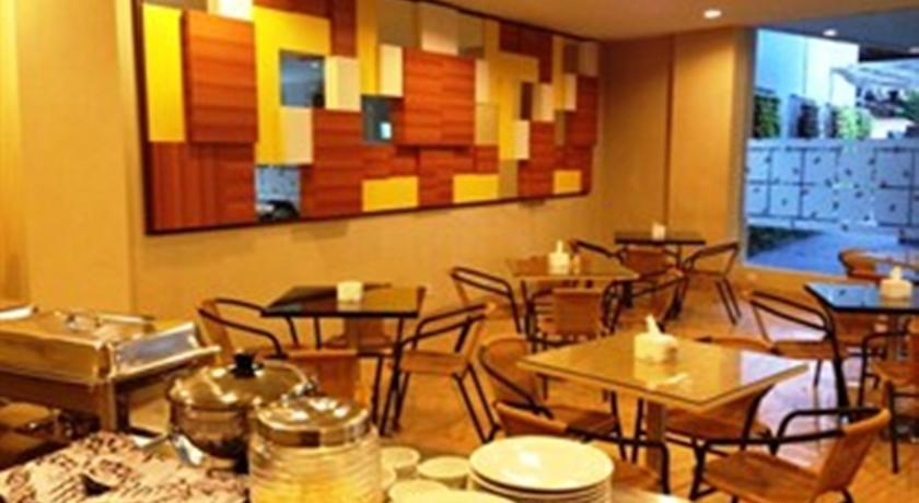 Hotel New Coklat Surabaya Bagian luar foto